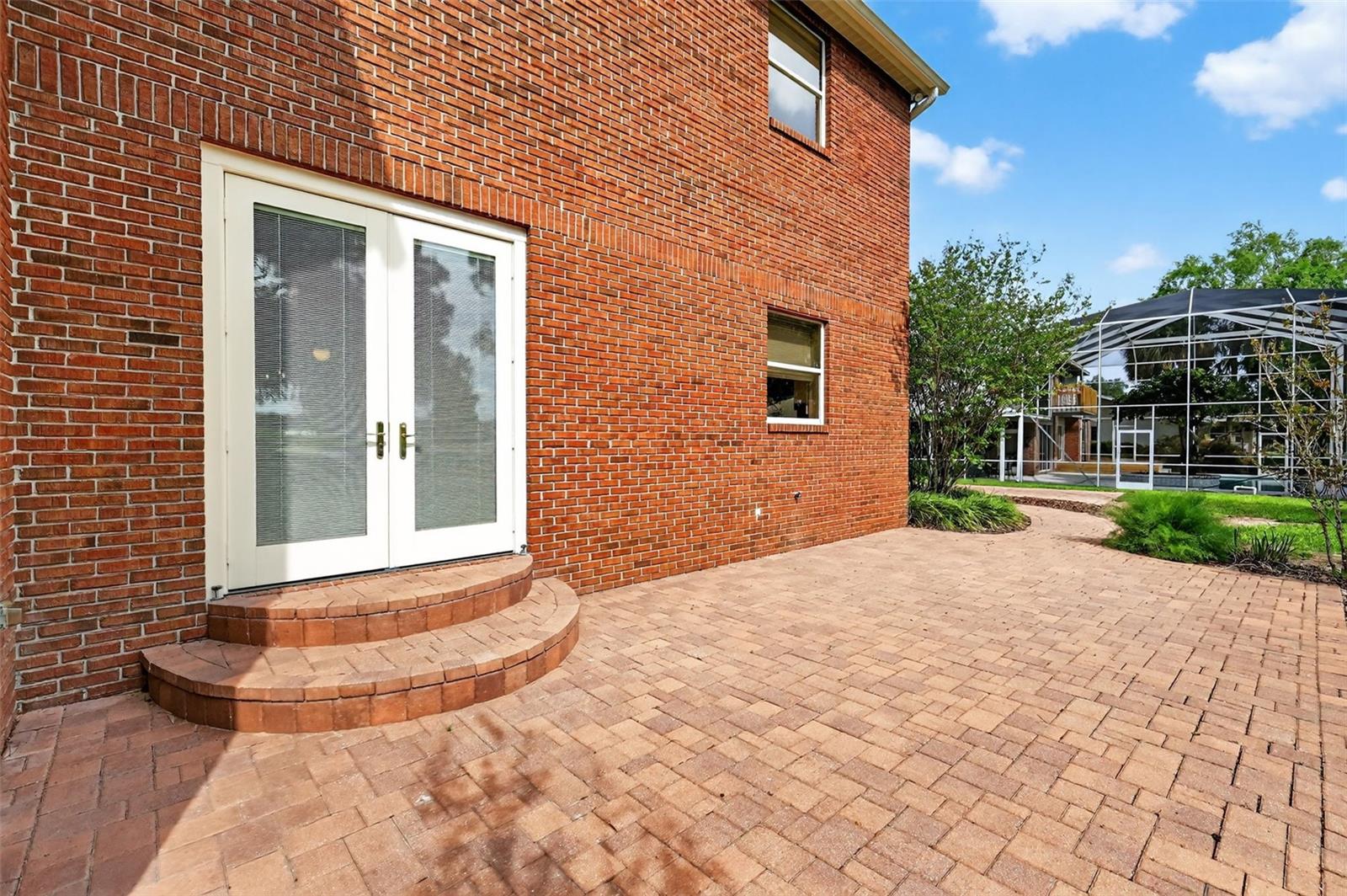 GREEN TREE - Residential