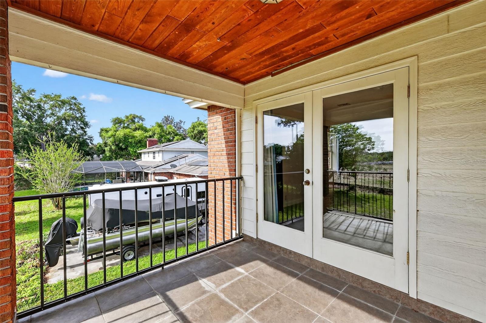 GREEN TREE - Residential