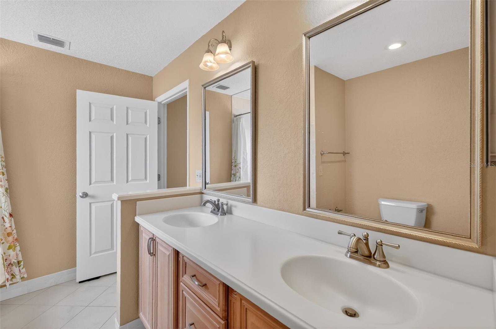 GREEN TREE - Residential