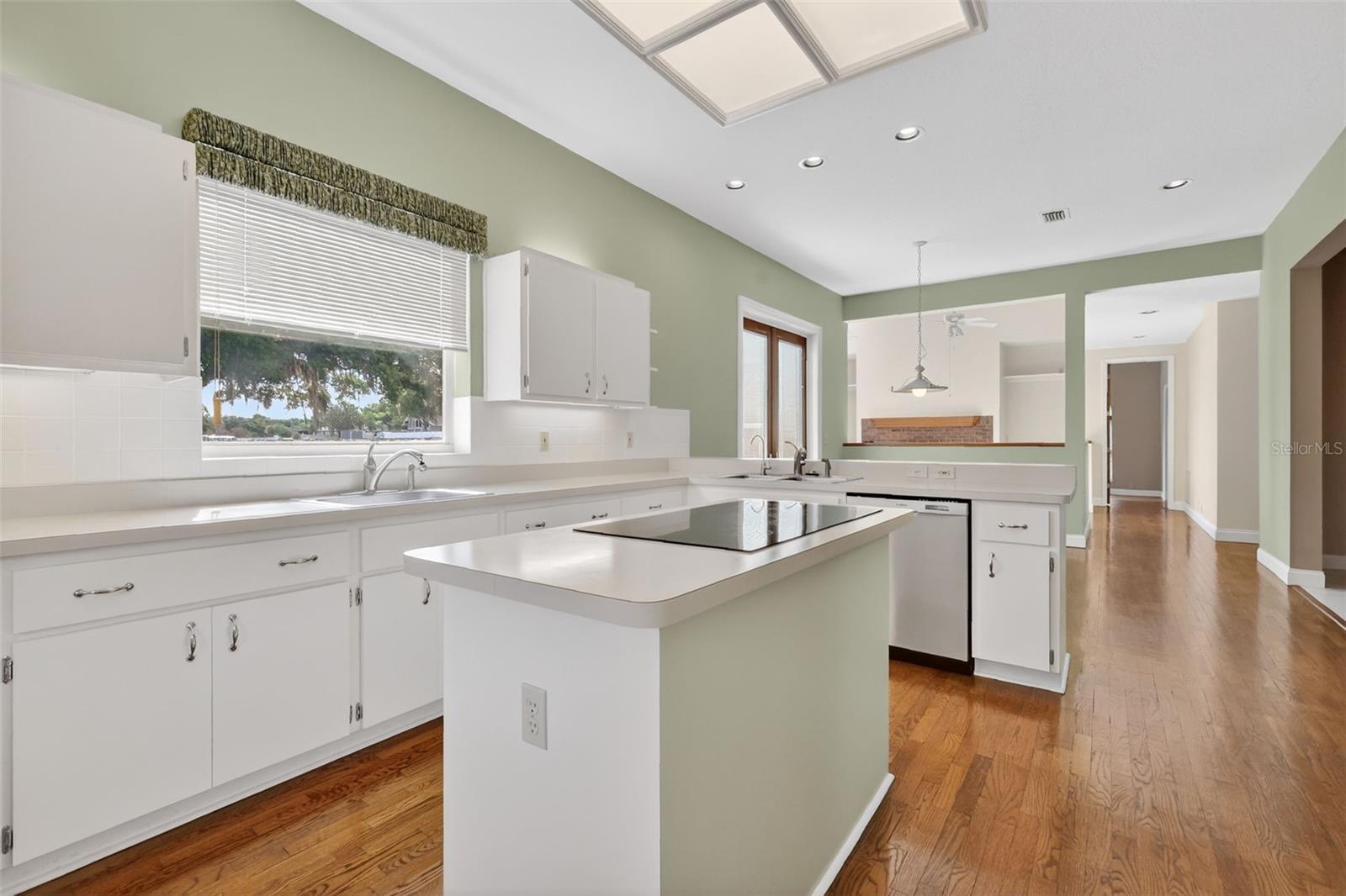 GREEN TREE - Residential