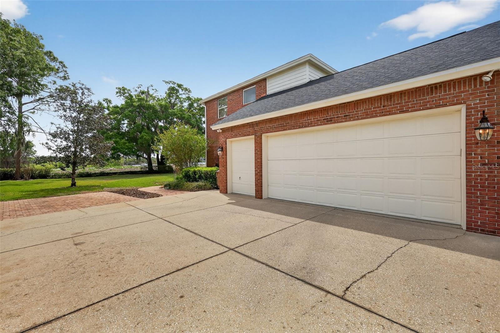 GREEN TREE - Residential