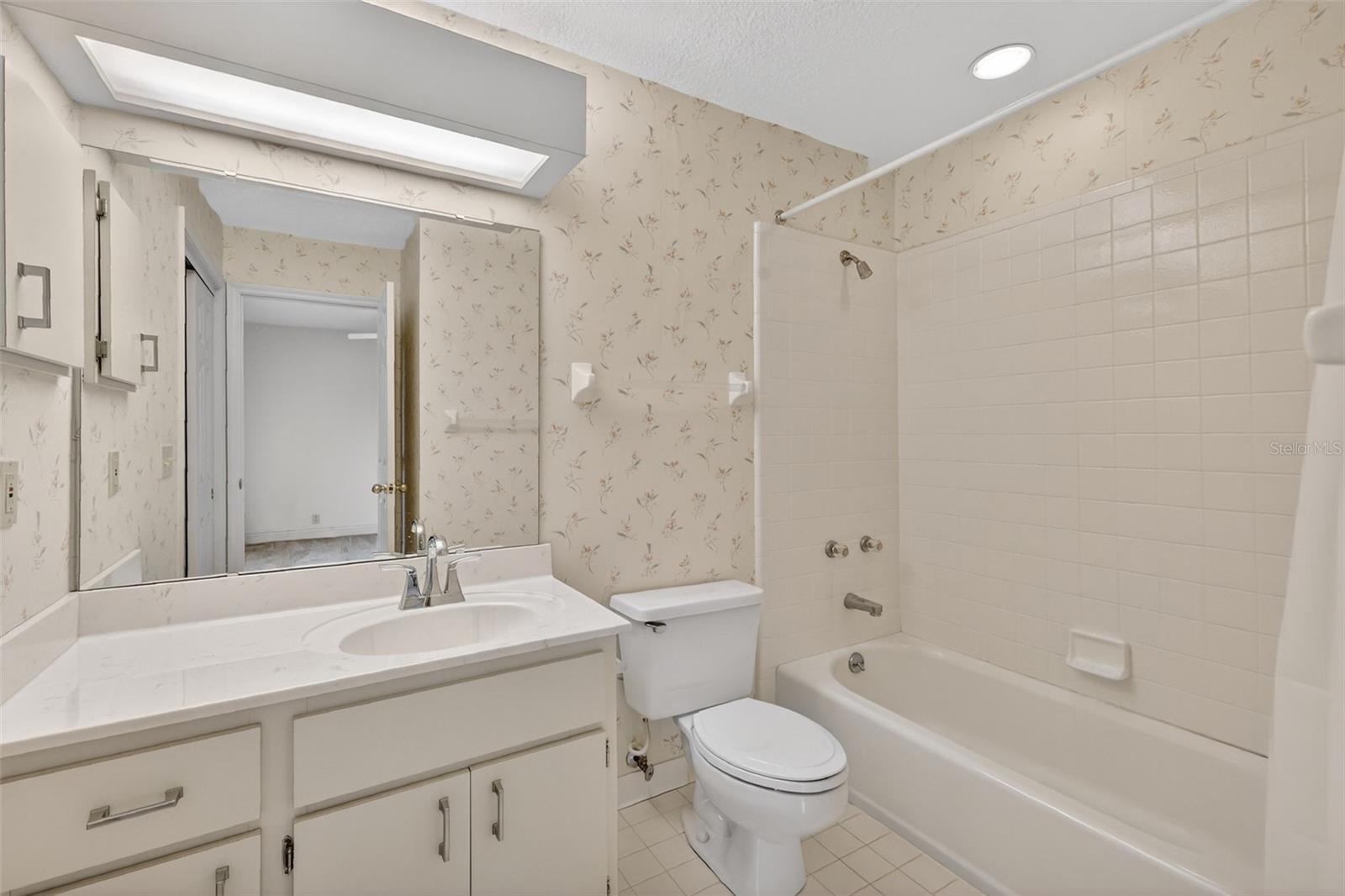 GREEN TREE - Residential