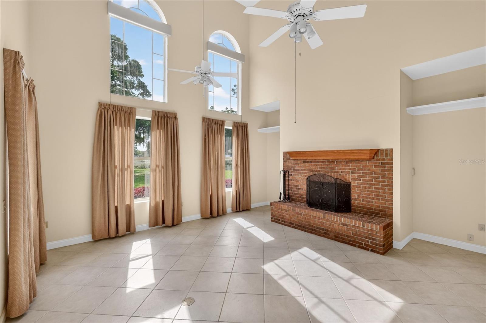 GREEN TREE - Residential