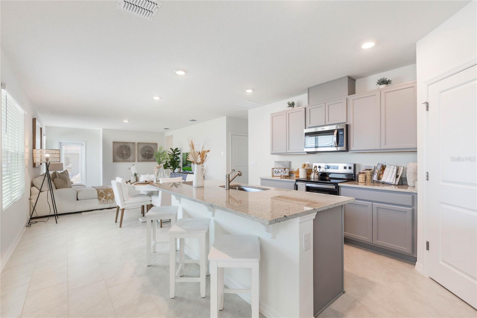 4585 BARBERRY AVENUE