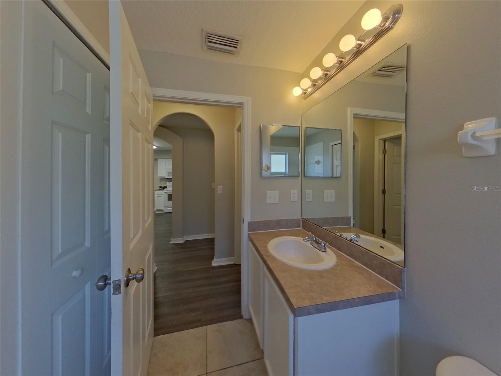 BRIDGEWATER PH 01 & 02 - Residential Lease