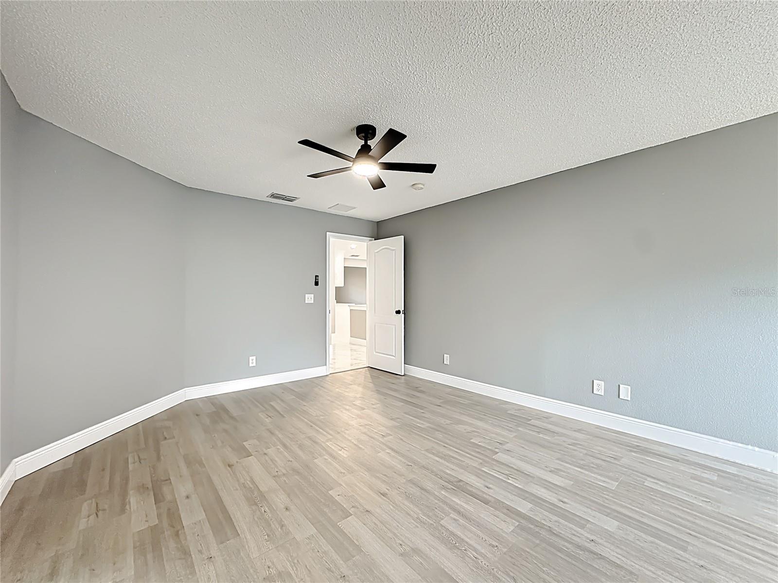 EAST LAKE ESTATES - Residential Lease