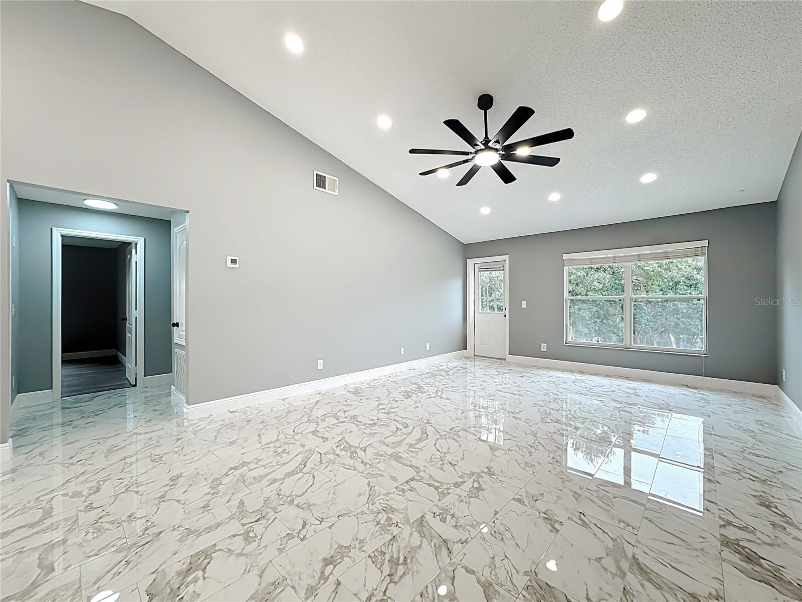 EAST LAKE ESTATES - Residential Lease