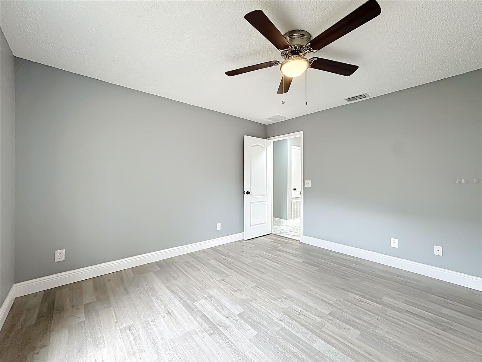 EAST LAKE ESTATES - Residential Lease