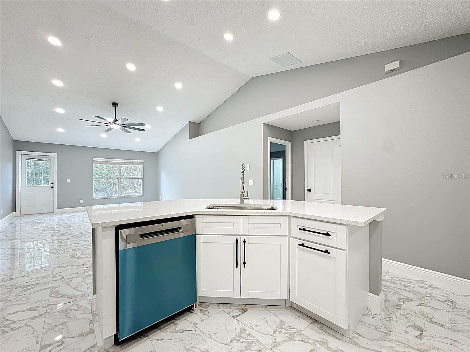 EAST LAKE ESTATES - Residential Lease