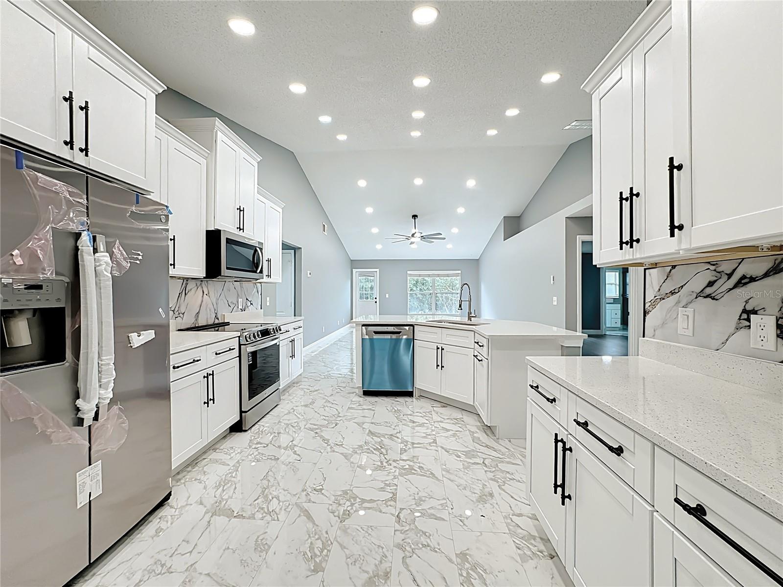 EAST LAKE ESTATES - Residential Lease