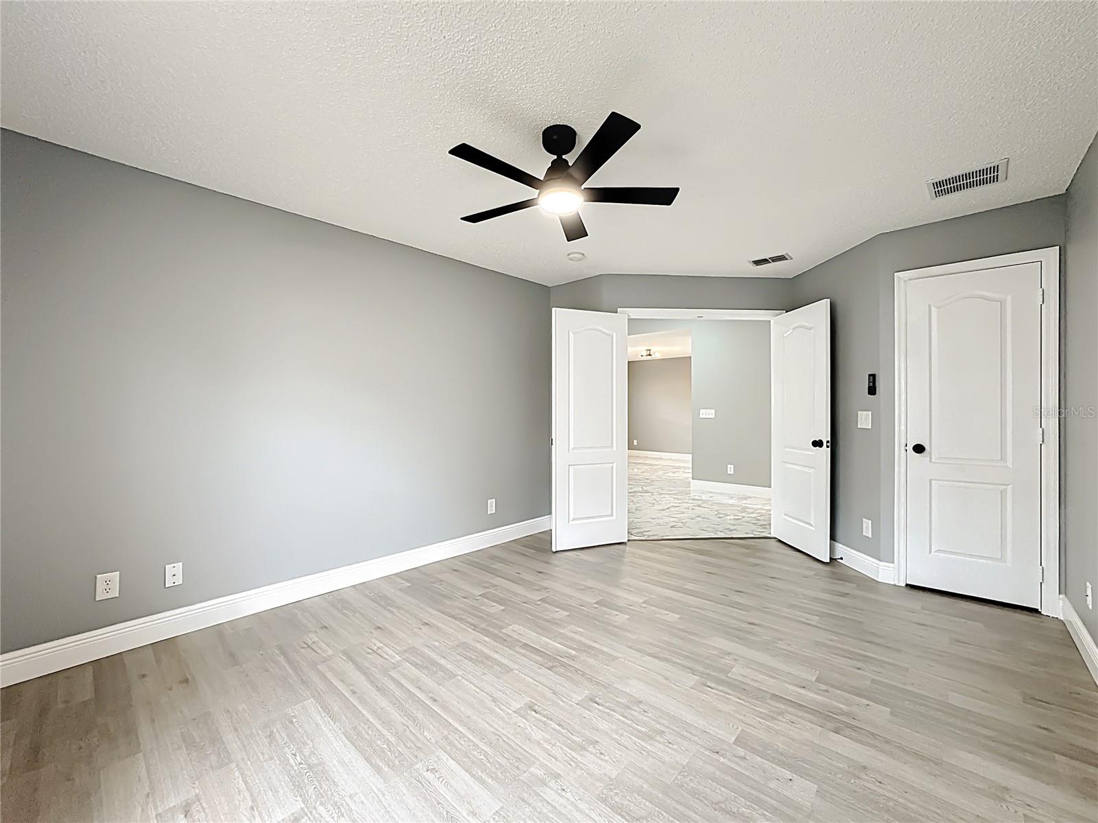 EAST LAKE ESTATES - Residential Lease