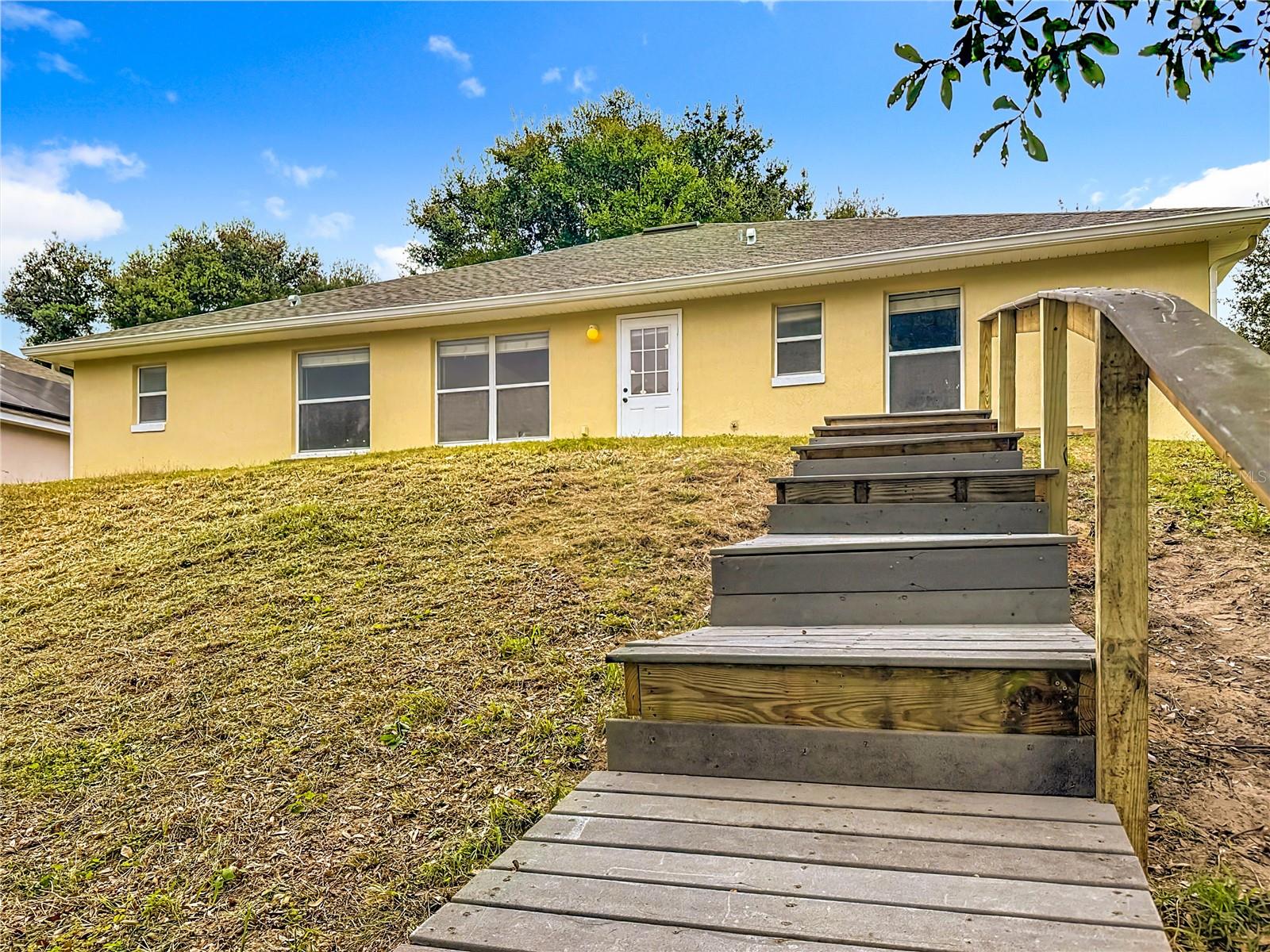 EAST LAKE ESTATES - Residential Lease