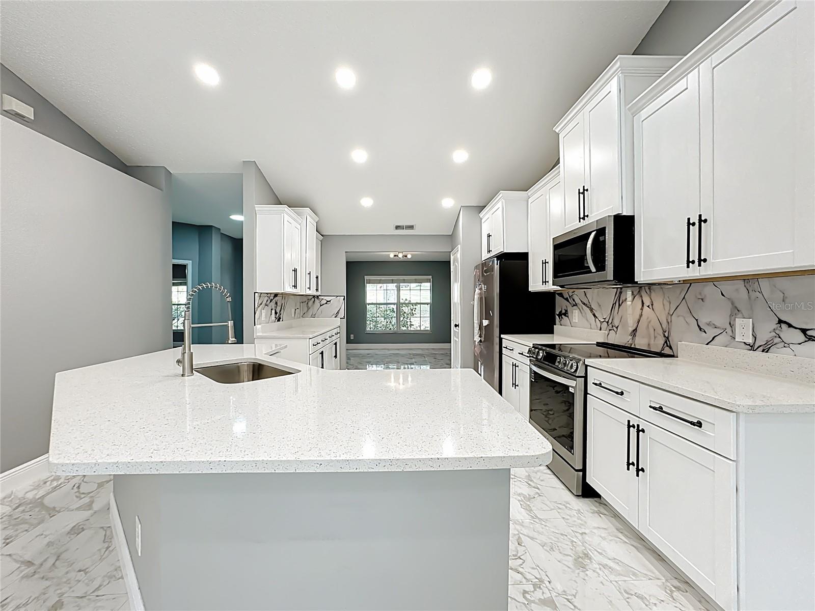 EAST LAKE ESTATES - Residential Lease