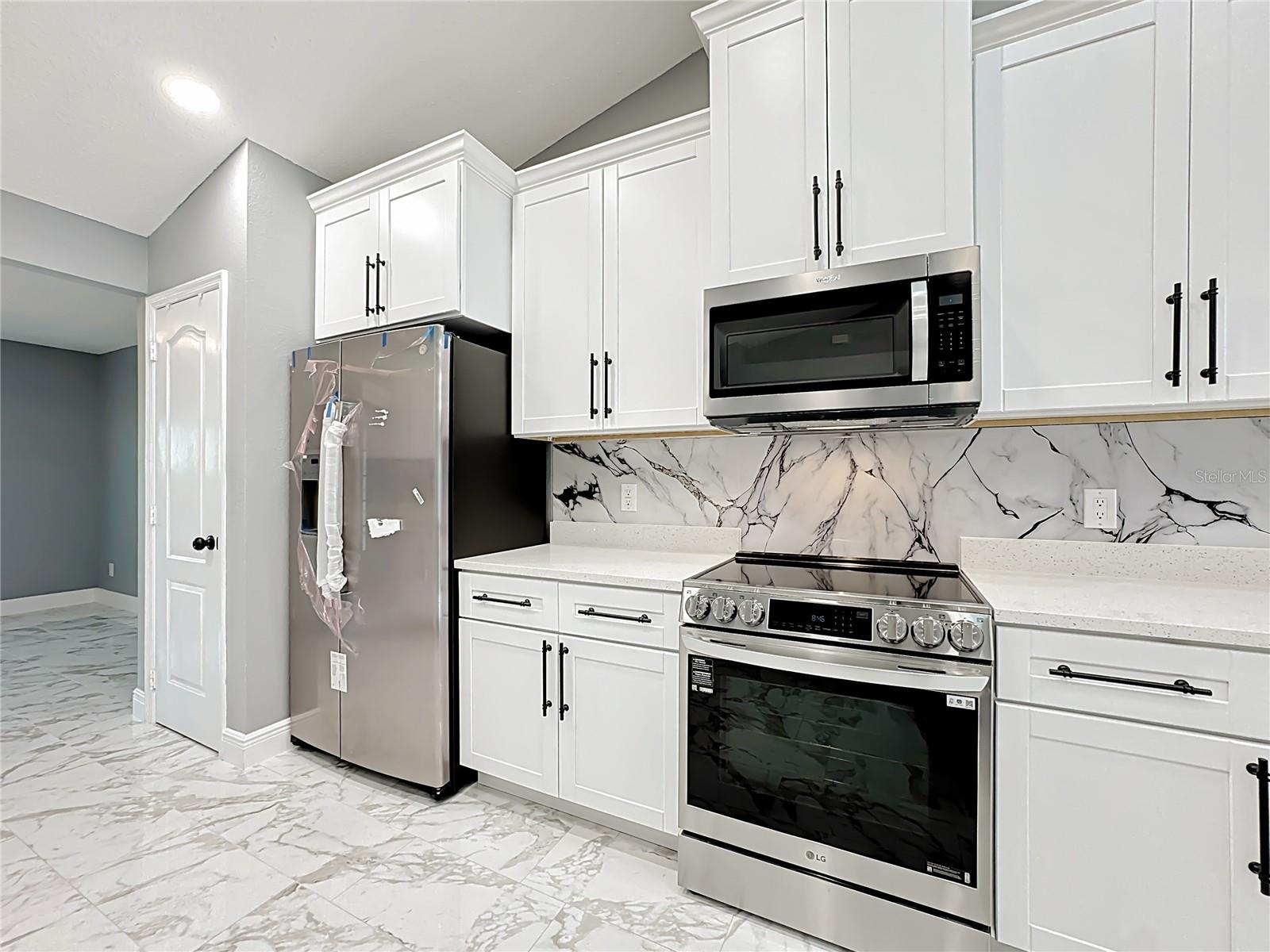 EAST LAKE ESTATES - Residential Lease