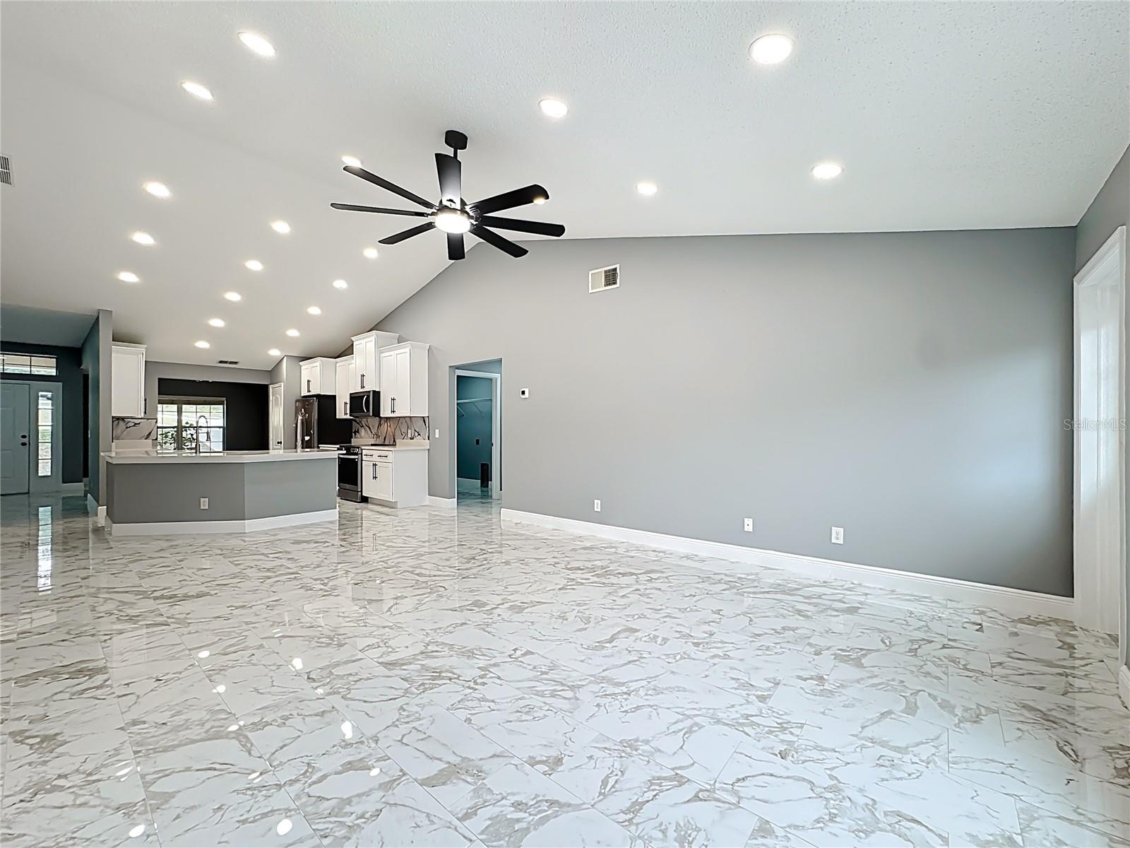 EAST LAKE ESTATES - Residential Lease