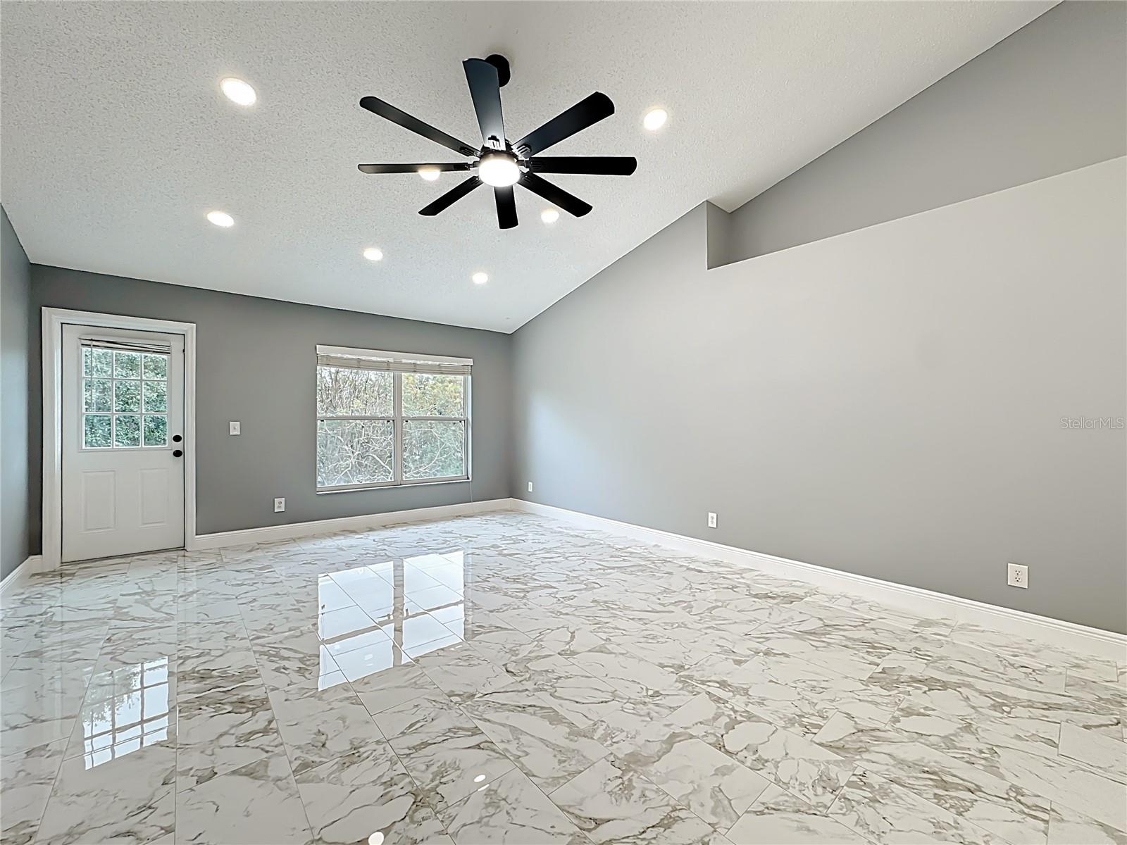 EAST LAKE ESTATES - Residential Lease