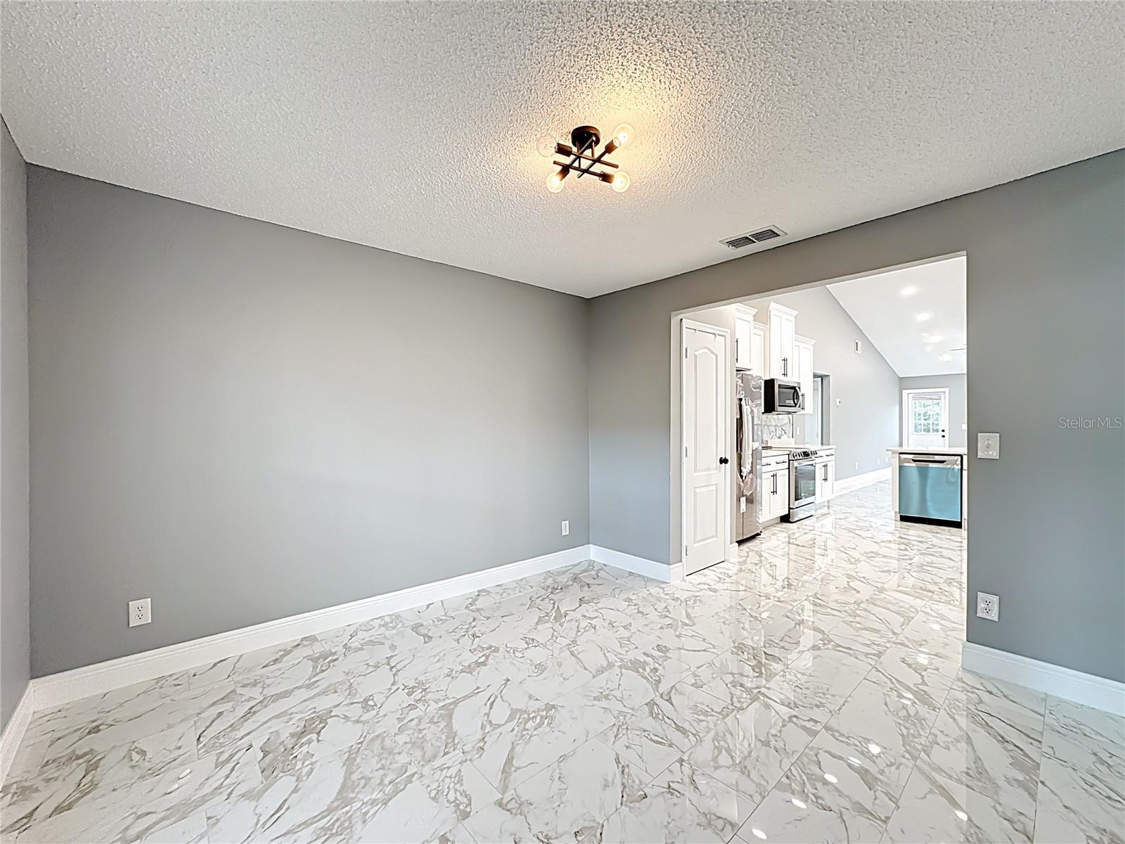 EAST LAKE ESTATES - Residential Lease