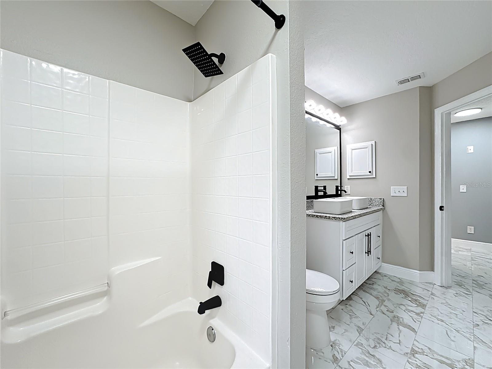 EAST LAKE ESTATES - Residential Lease