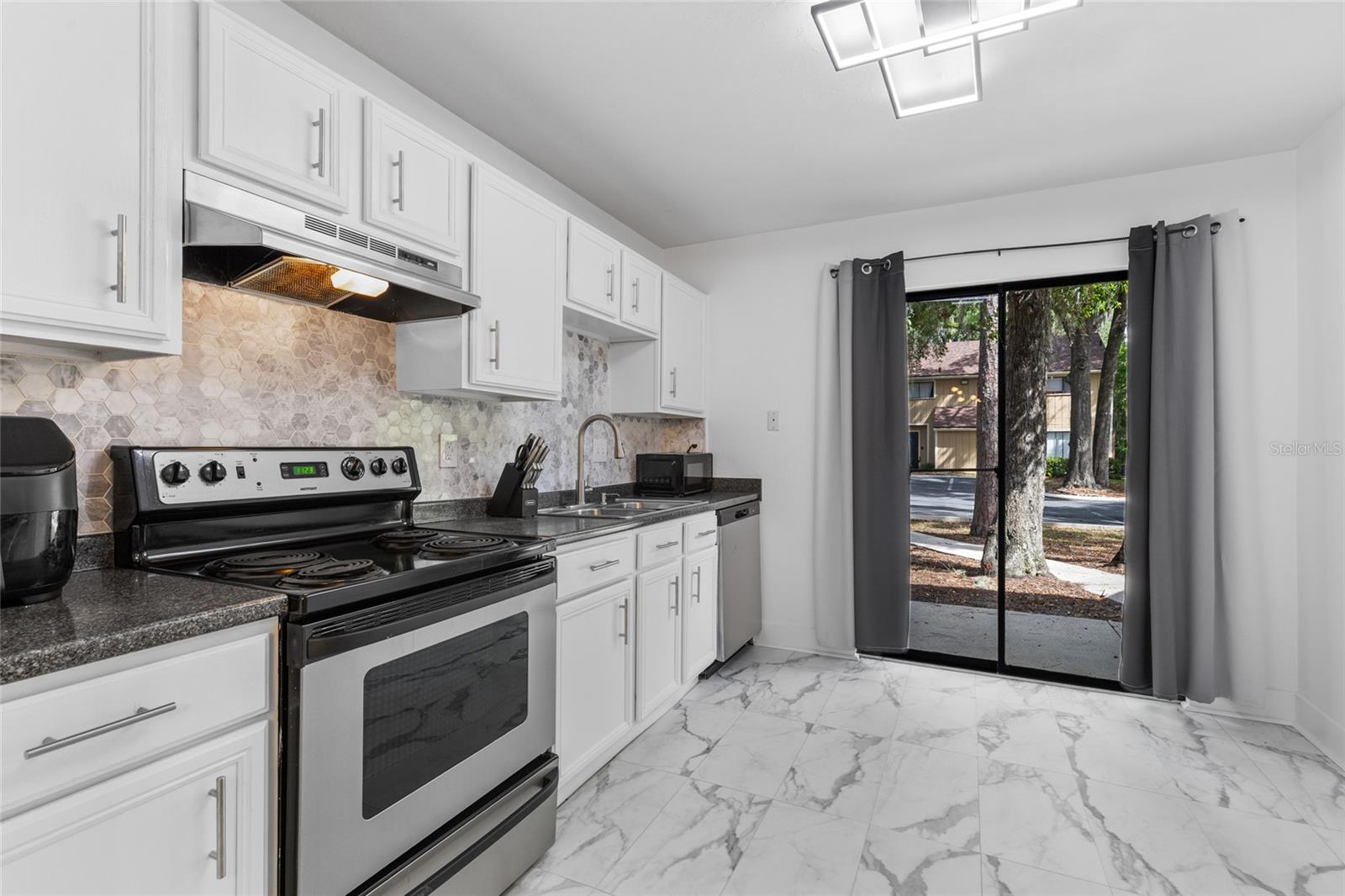 HAWTHORNE RESERVE - Residential