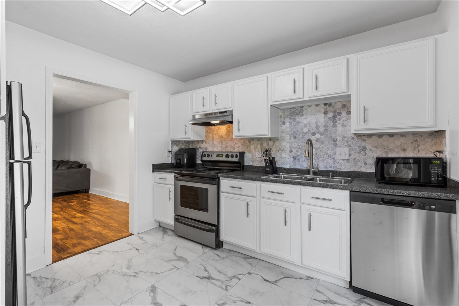 HAWTHORNE RESERVE - Residential