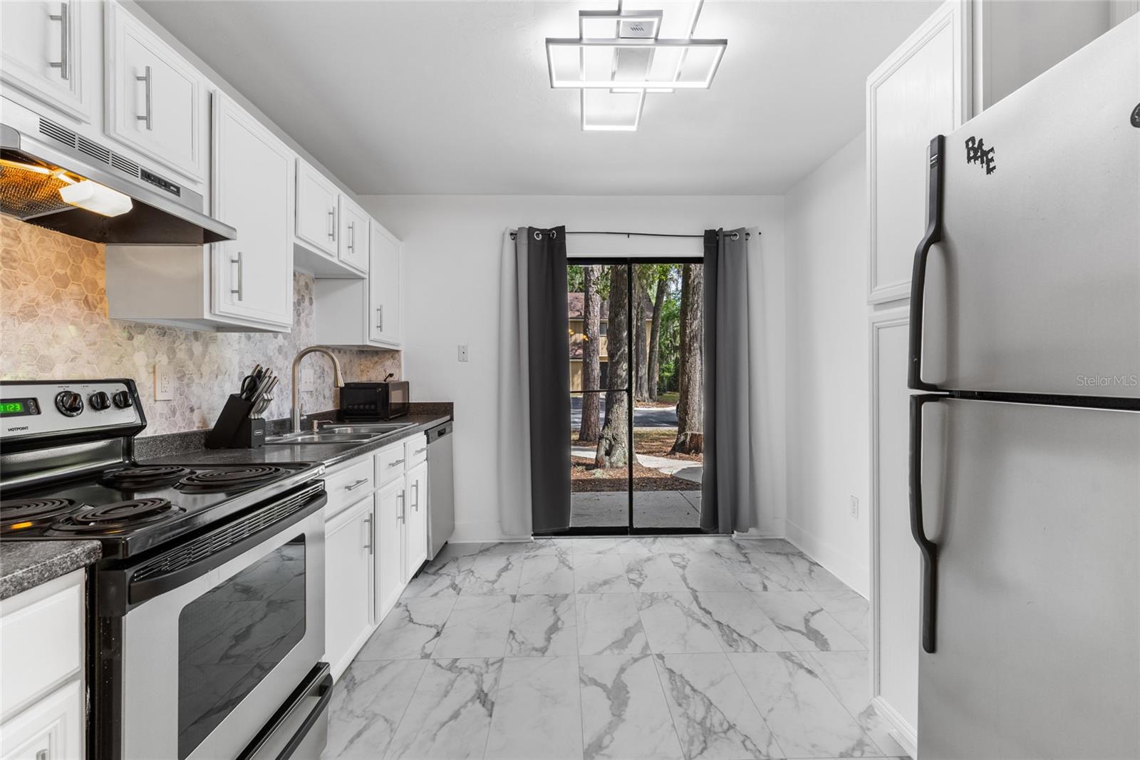 HAWTHORNE RESERVE - Residential