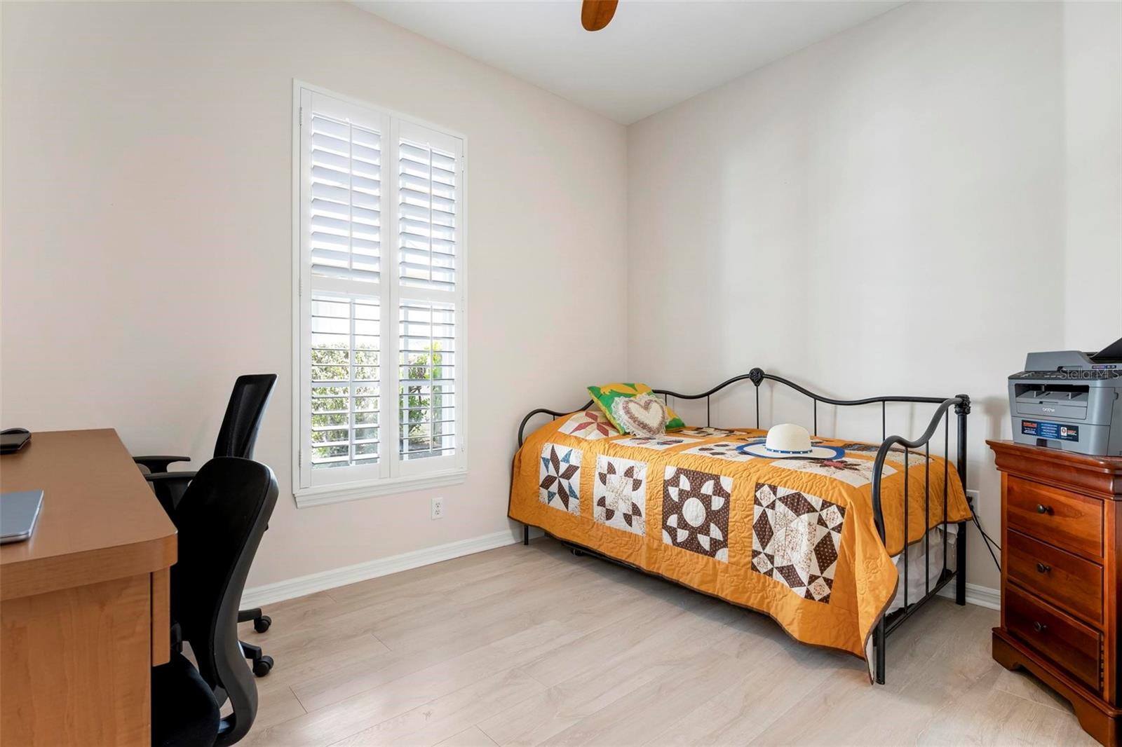 PELICAN POINTE GOLF & COUNTRY CLUB - Residential