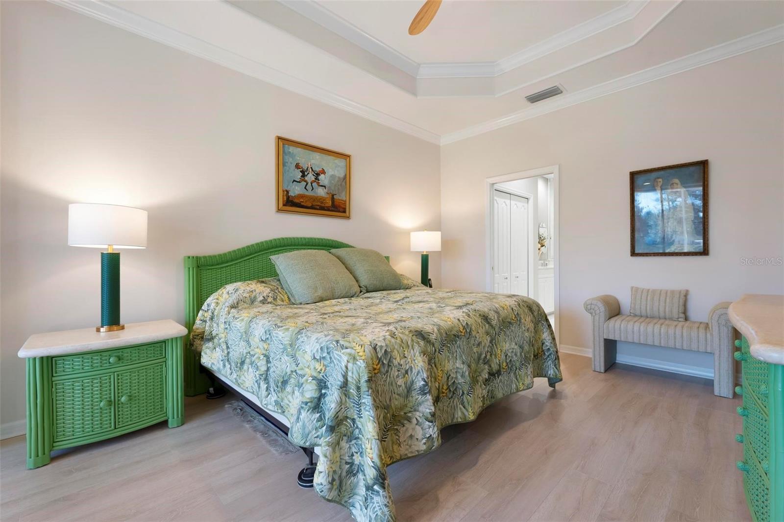 PELICAN POINTE GOLF & COUNTRY CLUB - Residential