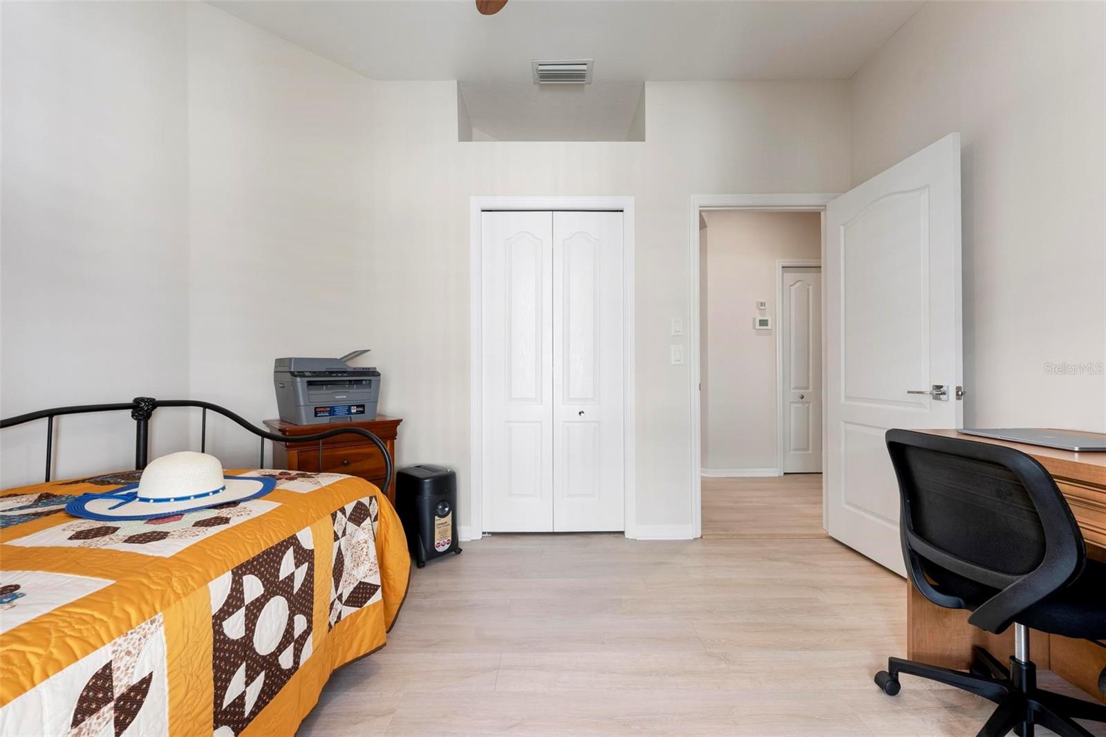 PELICAN POINTE GOLF & COUNTRY CLUB - Residential