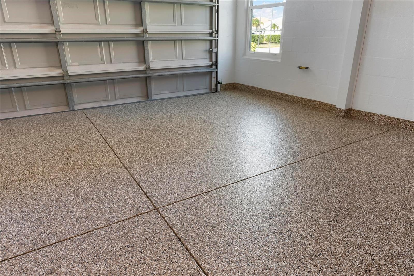 PELICAN POINTE GOLF & COUNTRY CLUB - Residential