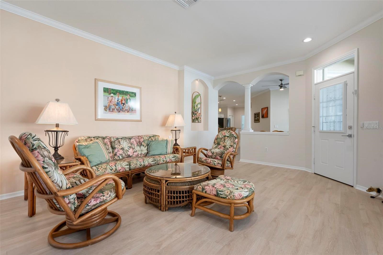 PELICAN POINTE GOLF & COUNTRY CLUB - Residential