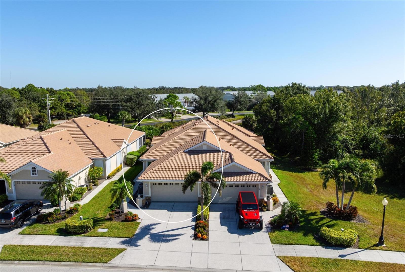 PELICAN POINTE GOLF & COUNTRY CLUB - Residential