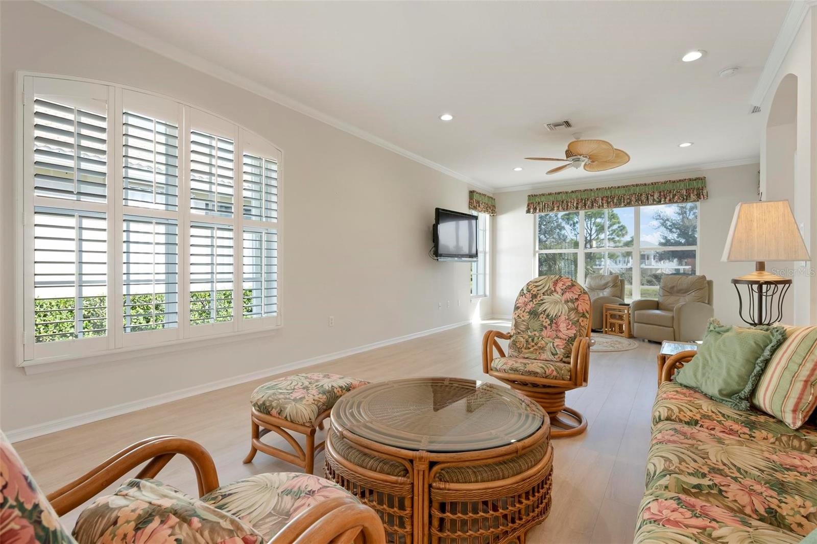 PELICAN POINTE GOLF & COUNTRY CLUB - Residential