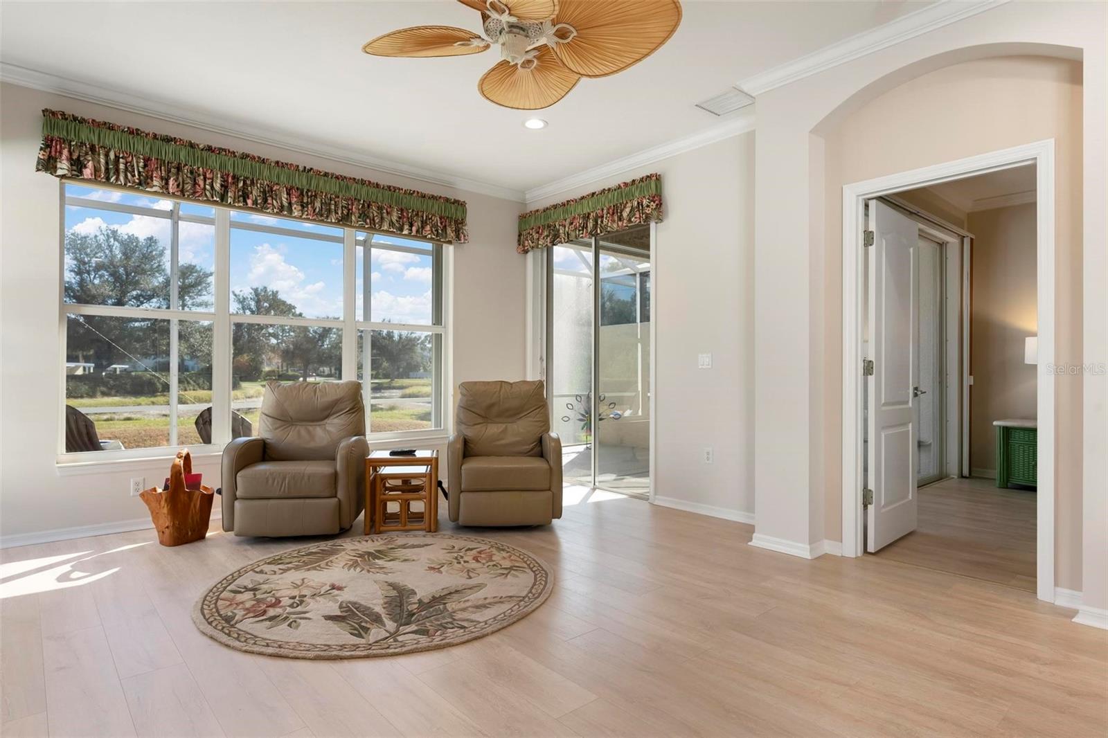 PELICAN POINTE GOLF & COUNTRY CLUB - Residential