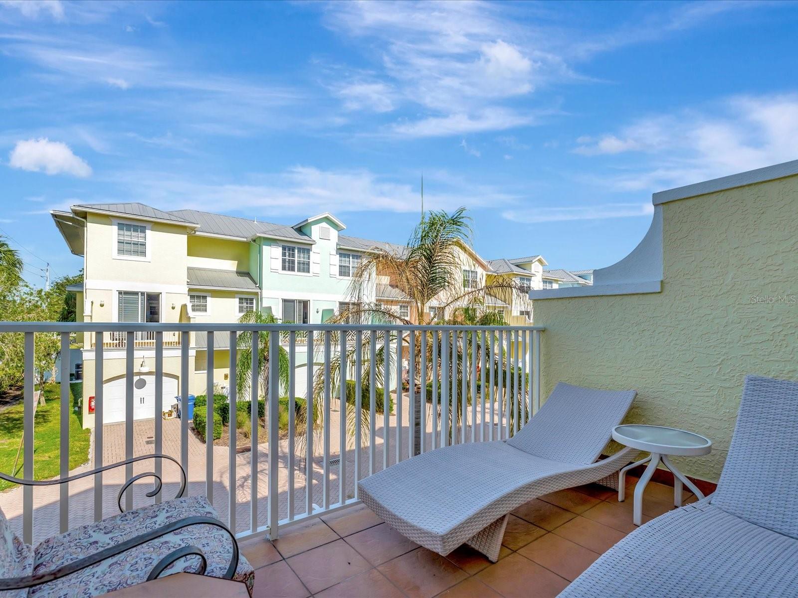 SIESTA POINTE - Residential