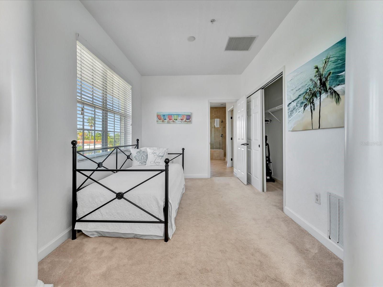 SIESTA POINTE - Residential