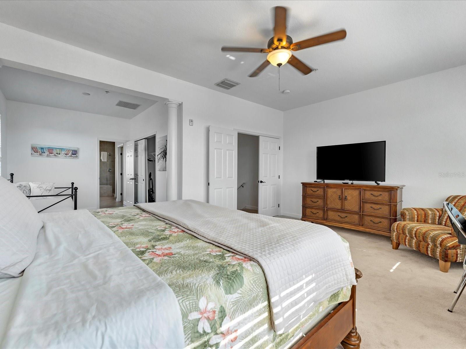 SIESTA POINTE - Residential