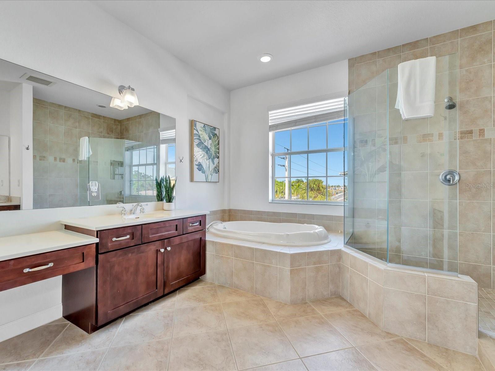 SIESTA POINTE - Residential