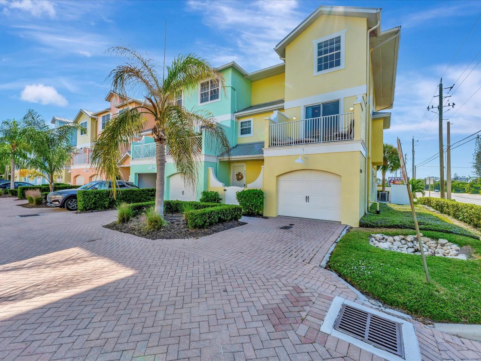 SIESTA POINTE - Residential