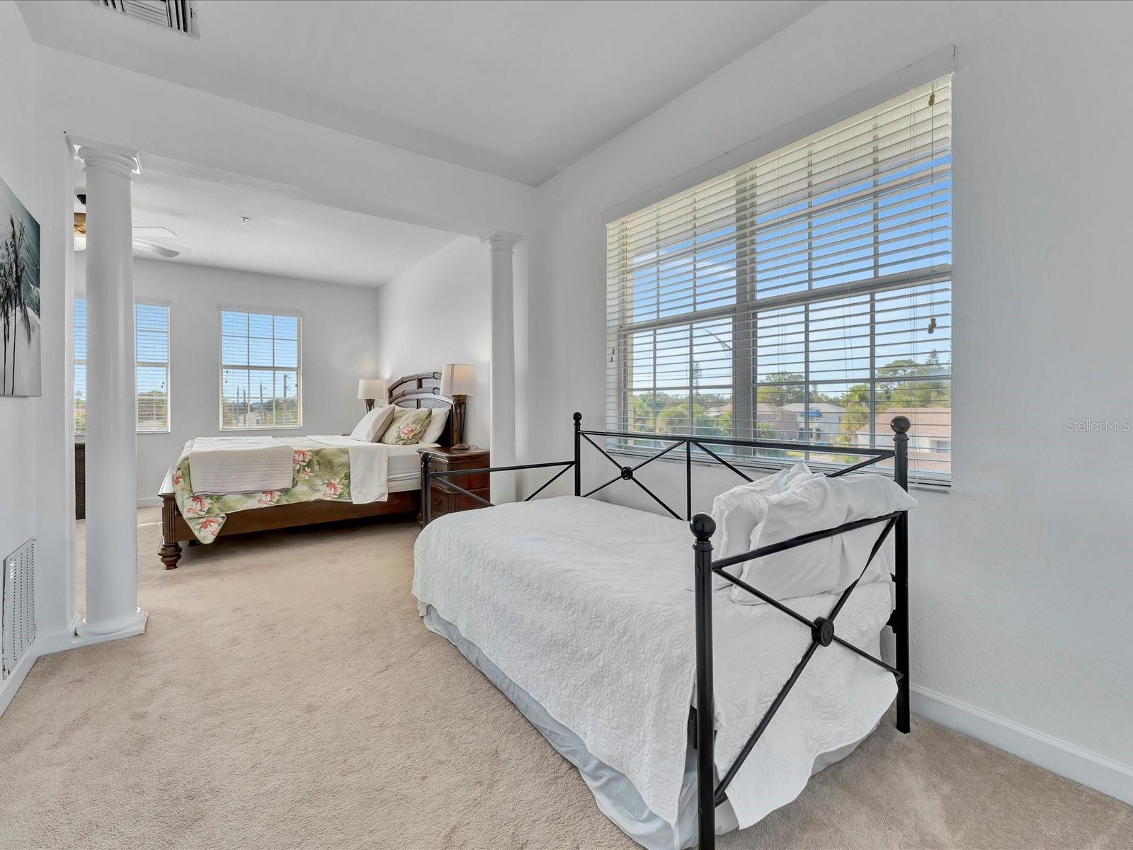 SIESTA POINTE - Residential