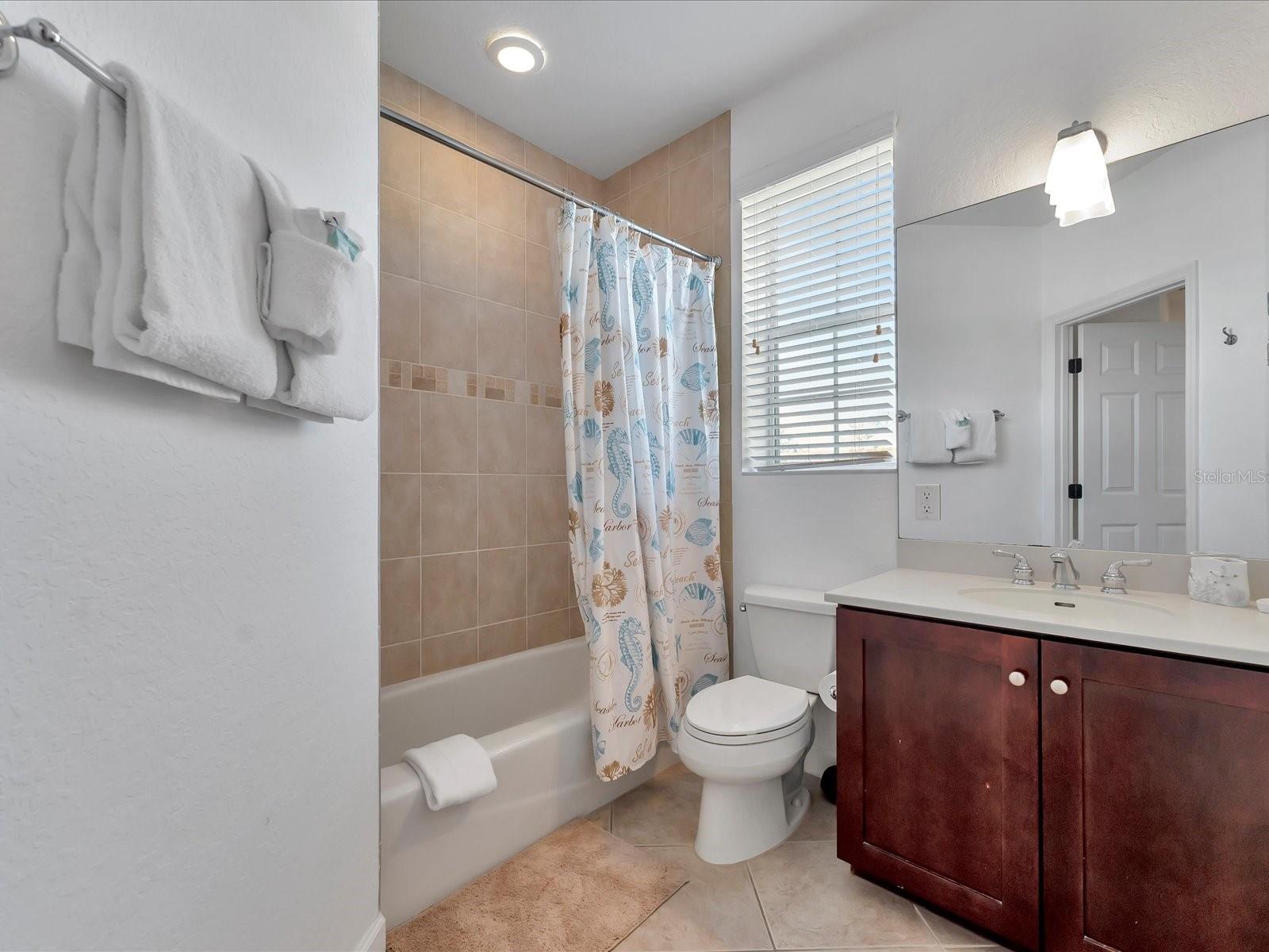 SIESTA POINTE - Residential