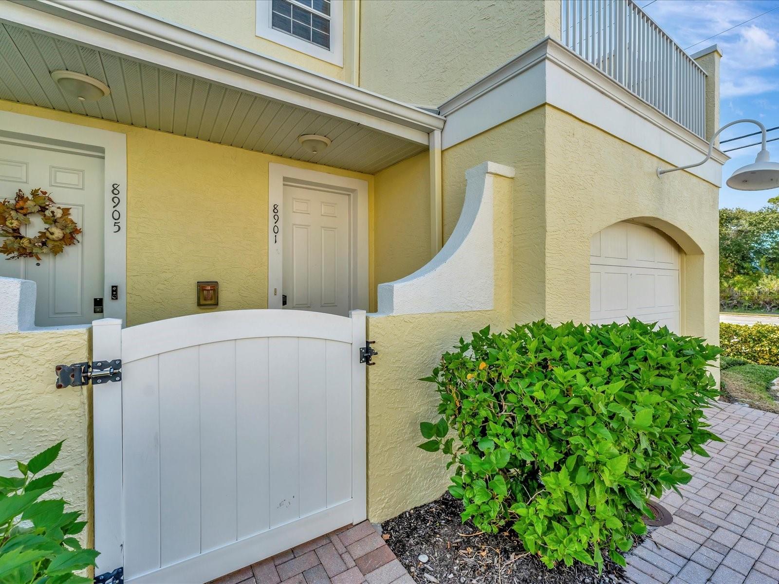 SIESTA POINTE - Residential