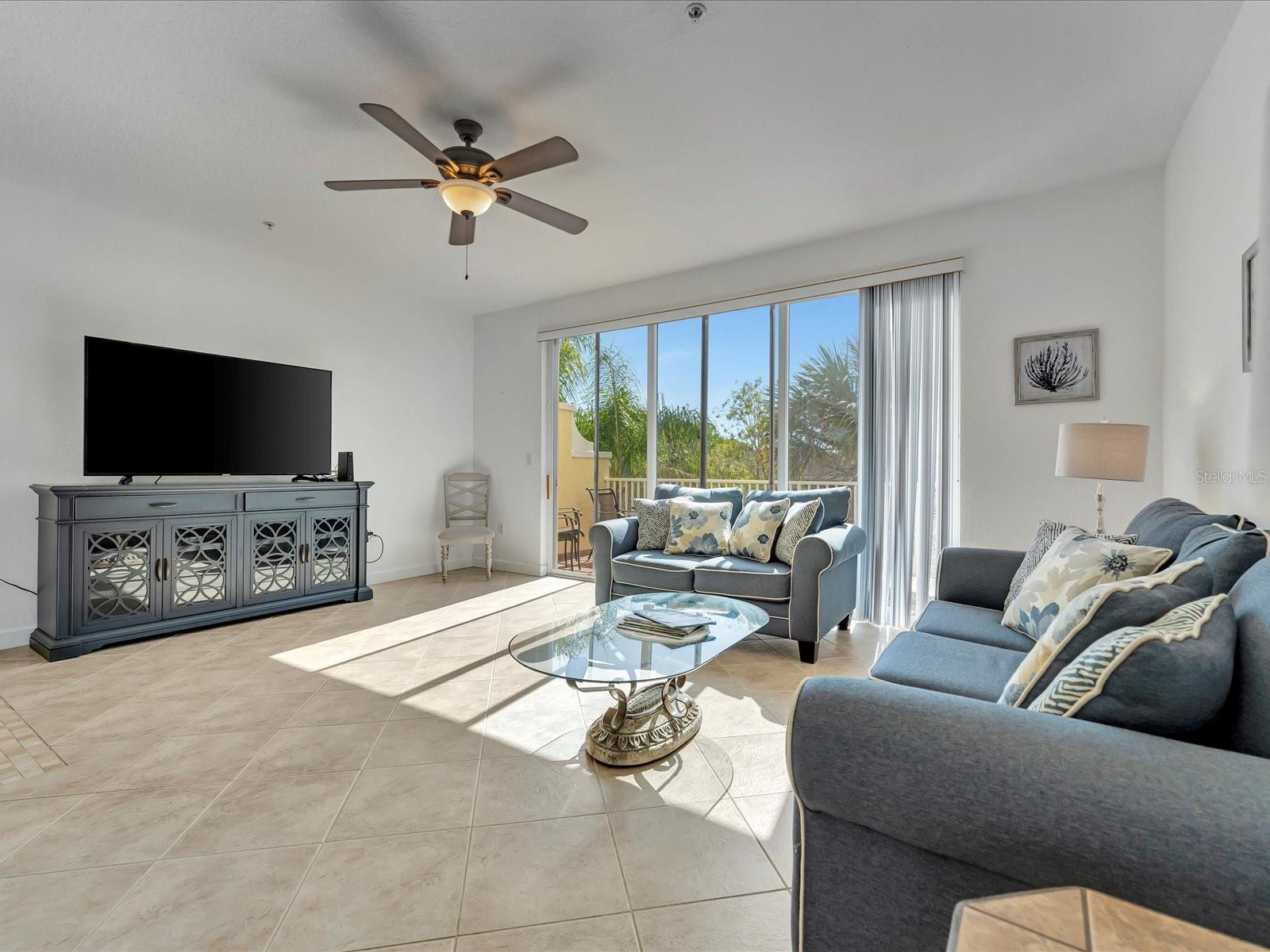 SIESTA POINTE - Residential