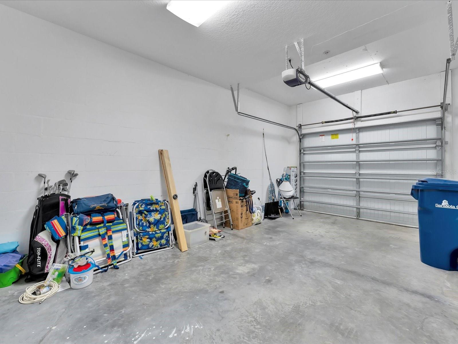 SIESTA POINTE - Residential