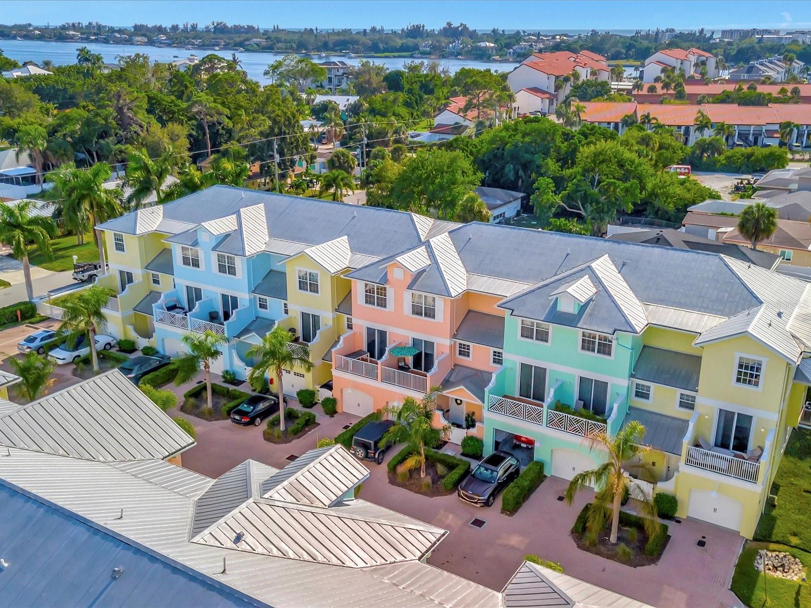 SIESTA POINTE - Residential