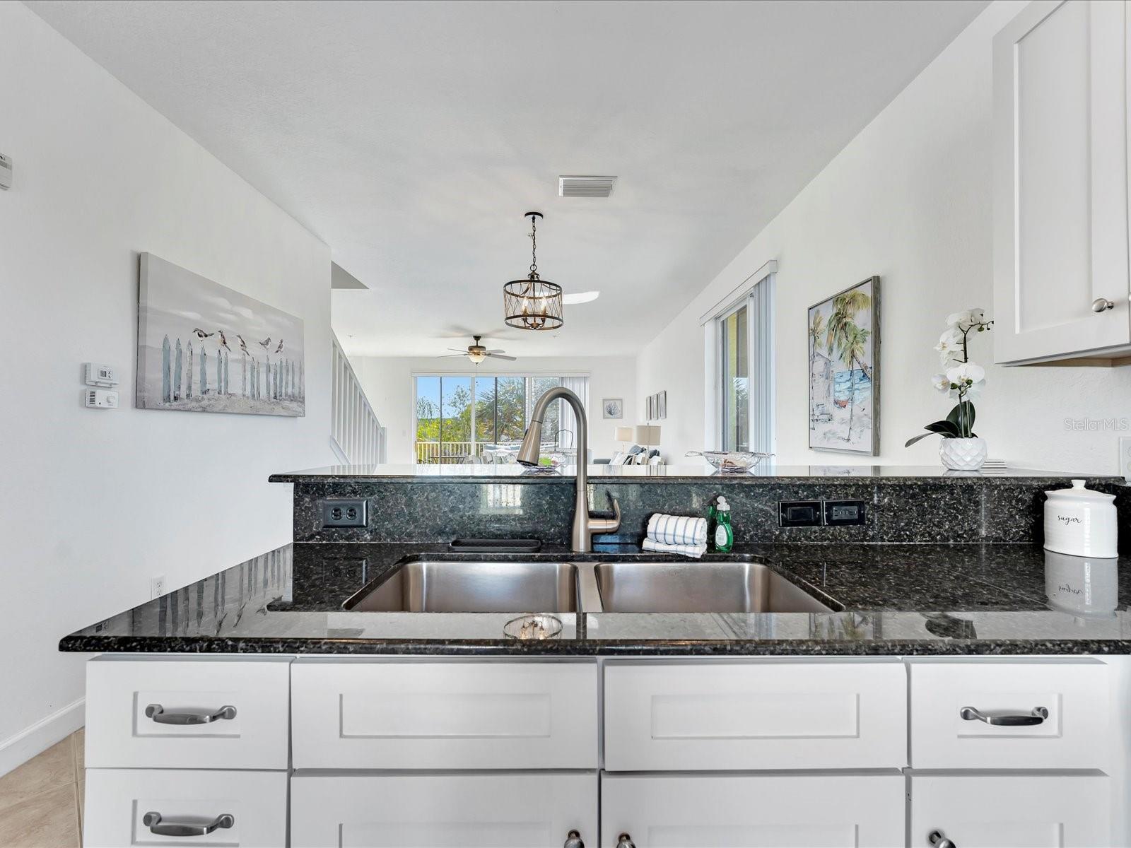 SIESTA POINTE - Residential