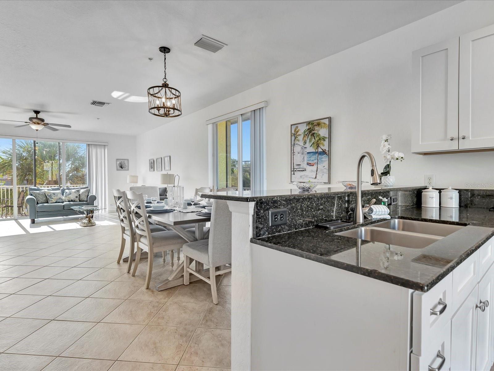 SIESTA POINTE - Residential