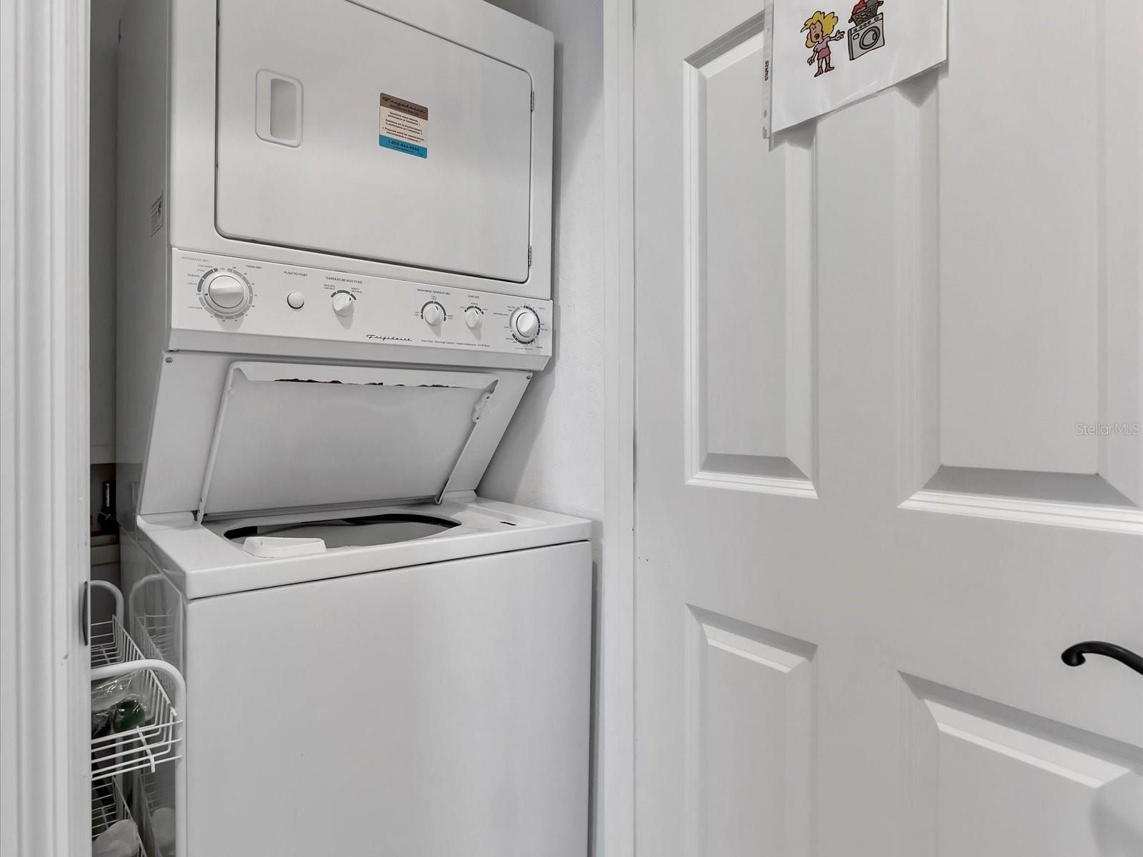 SIESTA POINTE - Residential