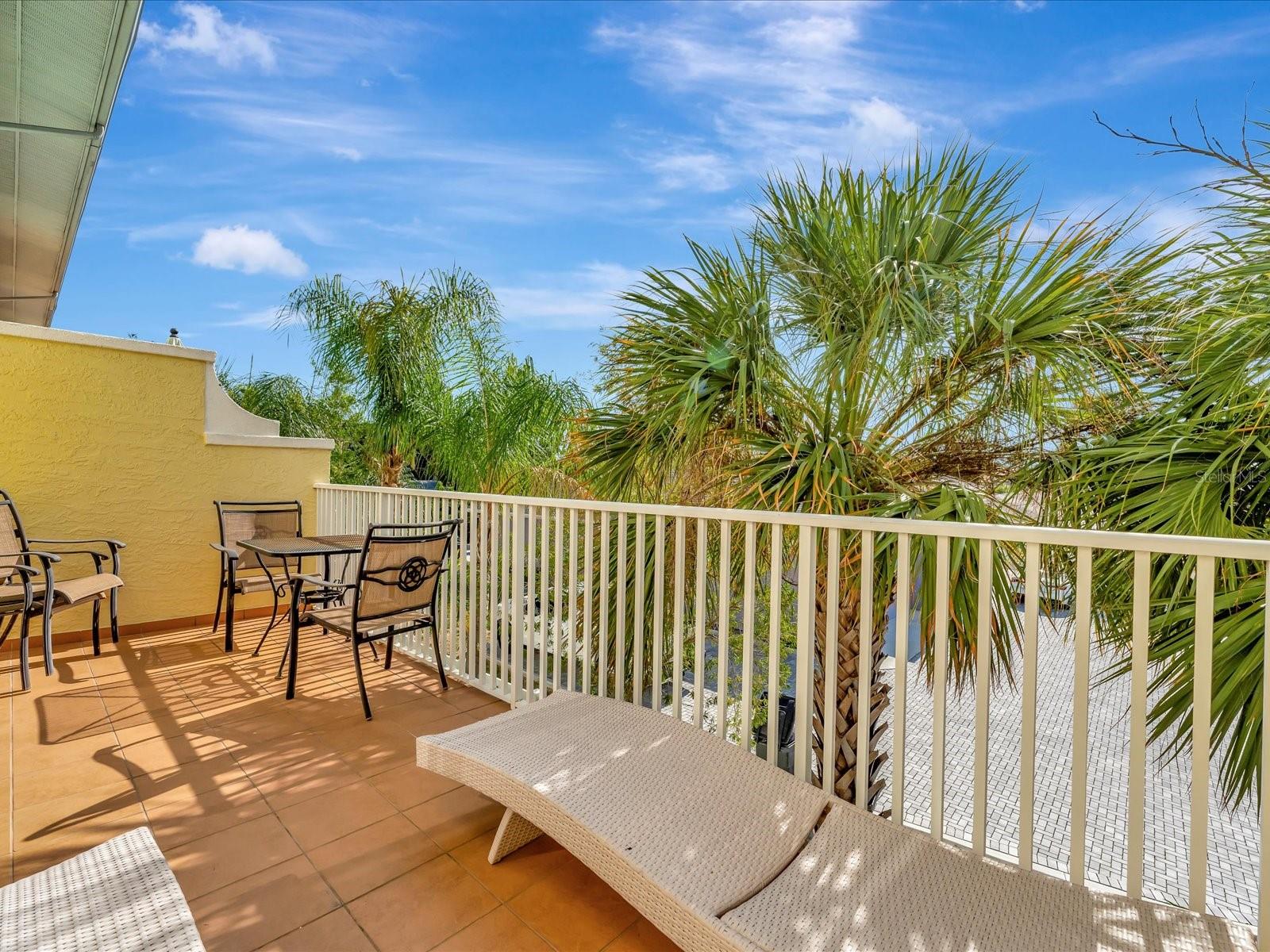 SIESTA POINTE - Residential