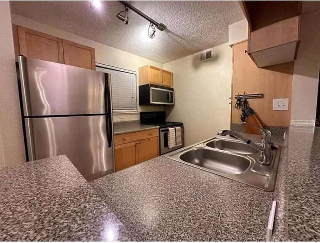 FOUNTAINS AT COUNTRYSIDE CONDO - Residential Lease