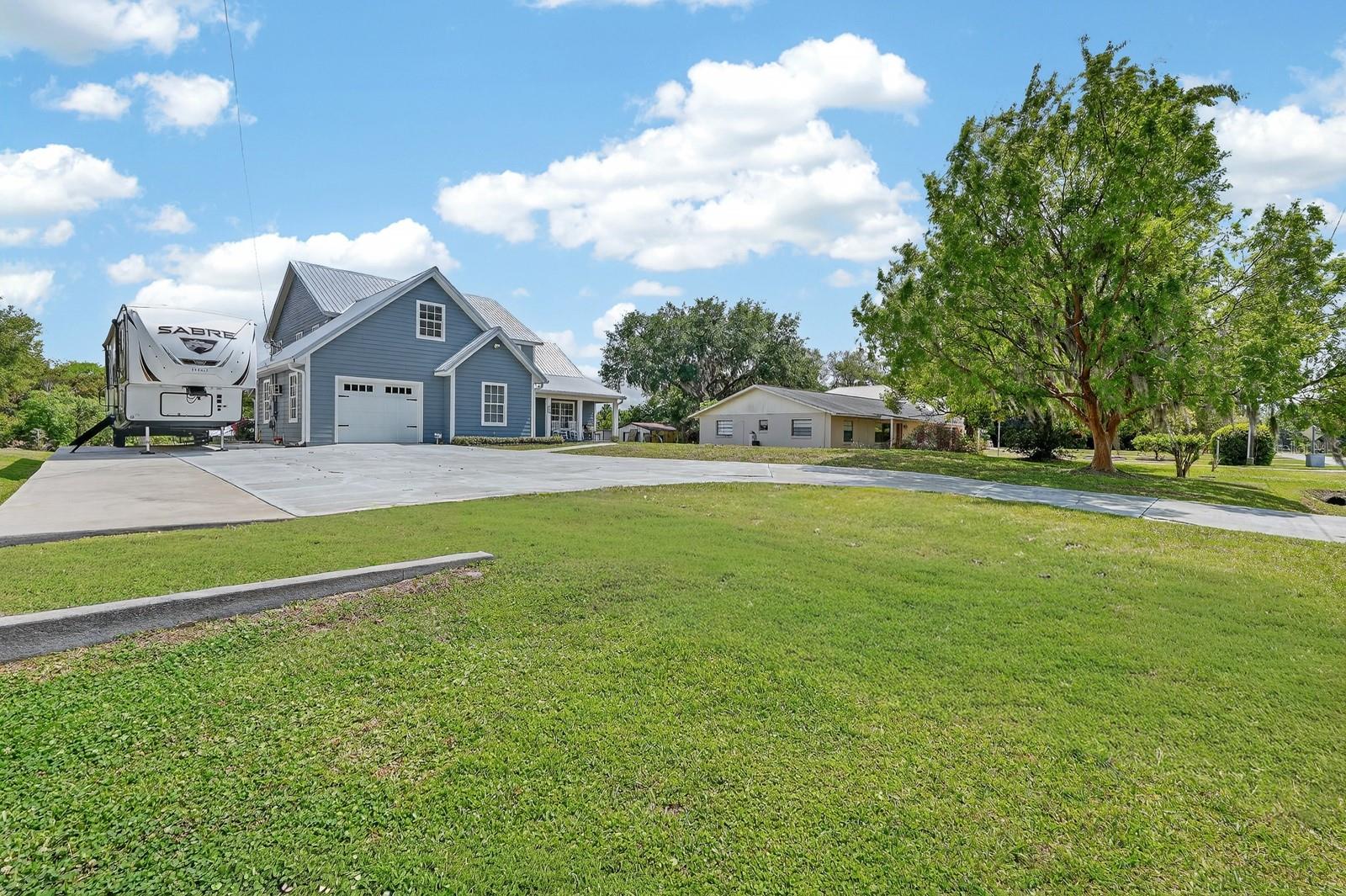 LAKE BERESFORD TERRACE - Residential